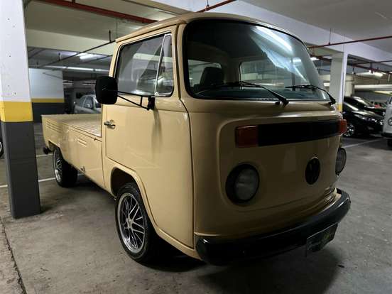 VOLKSWAGEN-KOMBI-1978