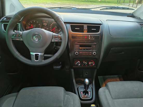 VOLKSWAGEN-SPACEFOX-2011