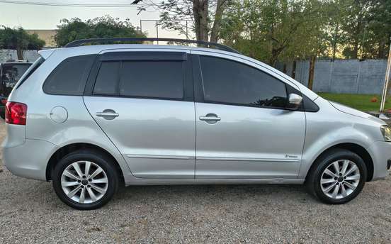 VOLKSWAGEN-SPACEFOX-2011