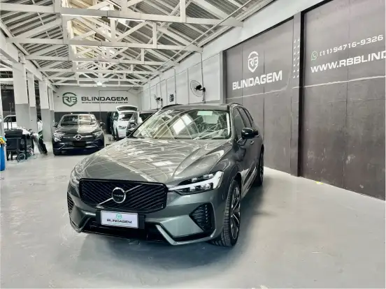 VOLVO-XC60-2025