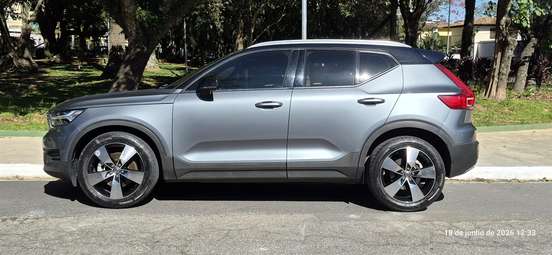 VOLVO-XC40-2018