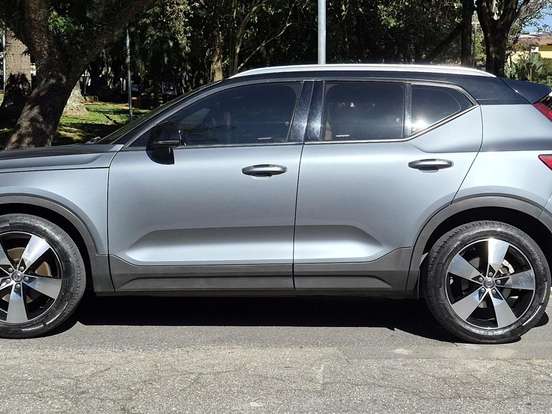 VOLVO-XC40-2.0 T5 GASOLINA MOMENTUM AWD GEARTRONIC VOLVO-XC40-2018