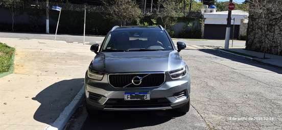 VOLVO-XC40-2018