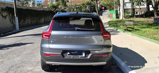 VOLVO-XC40-2018