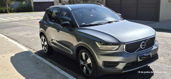 VOLVO-XC40-2018