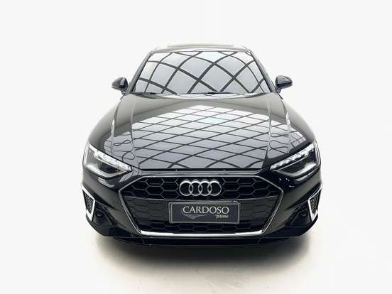 AUDI-A4-2022