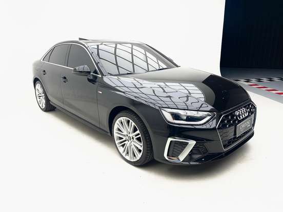 AUDI-A4-2022