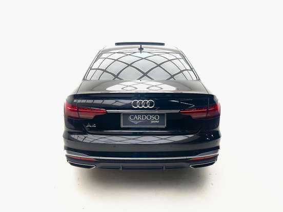 AUDI-A4-2022