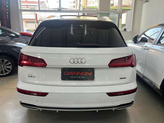 AUDI-Q5-2020