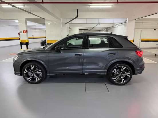 AUDI-Q3-2024