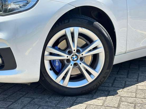 BMW-220i-2015