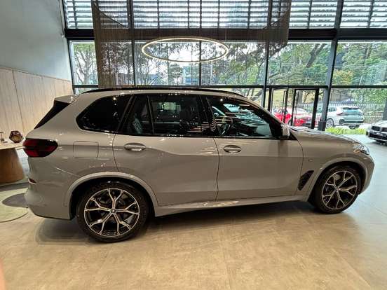 BMW-X5-3.0 I6 TURBO HÍBRIDO XDRIVE50E M SPORT AUTOMÁTICO BMW-X5-2025