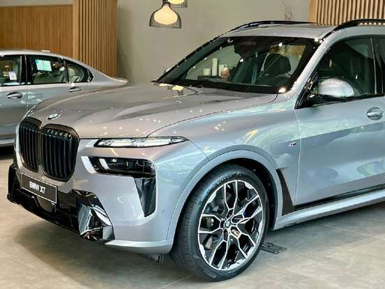 BMW-X7-2025