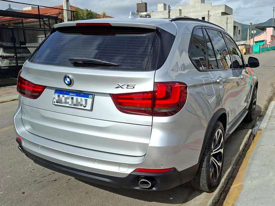 BMW-X5-3.0 FULL 4X4 35I 6 CILINDROS 24V GASOLINA 4P AUTOMÁTICO BMW-X5-2015