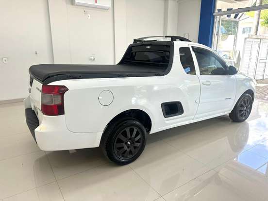 CHEVROLET-MONTANA-2015