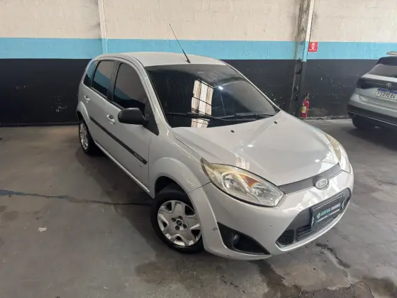 FORD FIESTA 1.0 ROCAM HATCH 8V FLEX 4P MANUAL FORD FIESTA 1.0 ROCAM HATCH 8V FLEX 4P MANUAL
