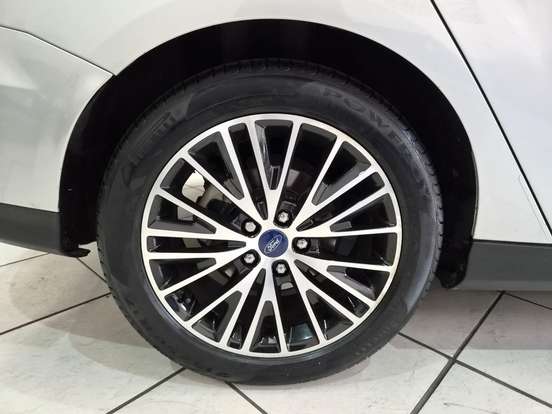 FORD-FOCUS-2.0 SE PLUS 16V FLEX 4P POWERSHIFT FORD-FOCUS-2016