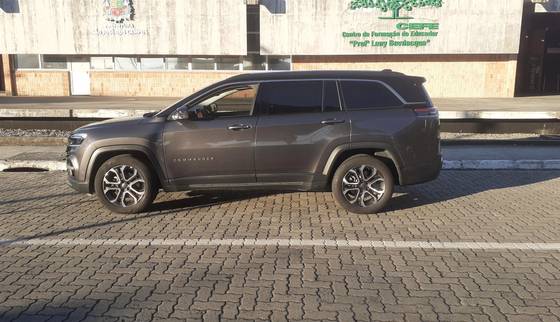 JEEP COMMANDER 1.3 T270 TURBO FLEX LIMITED AT6