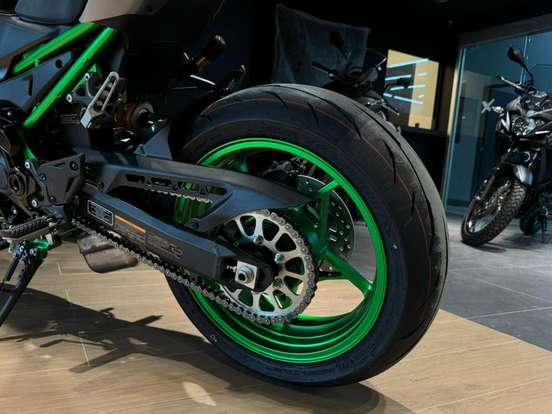 KAWASAKI-Z900-2025