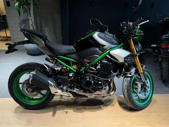 KAWASAKI-Z900-2025