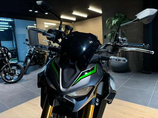 KAWASAKI-Z900-2025