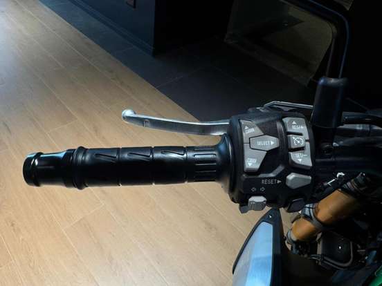 KAWASAKI-Z900-2025