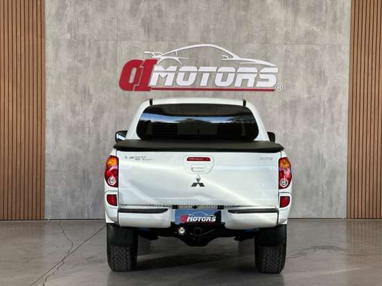 MITSUBISHI-L200 TRITON-3.5 HPE 4X4 CD V6 24V FLEX 4P AUTOMÁTICO MITSUBISHI-L200 TRITON-2011