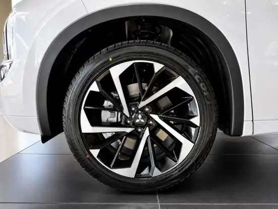 MITSUBISHI-OUTLANDER-2026