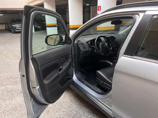 MITSUBISHI-OUTLANDER-2020