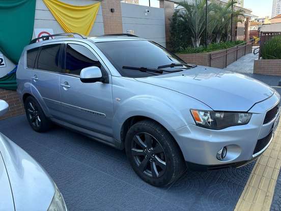 MITSUBISHI-OUTLANDER-2011