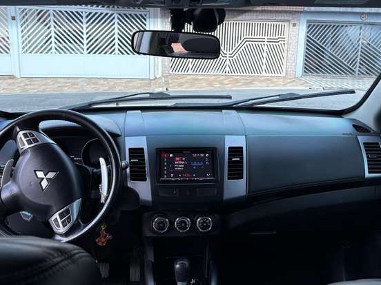 MITSUBISHI-OUTLANDER-2011