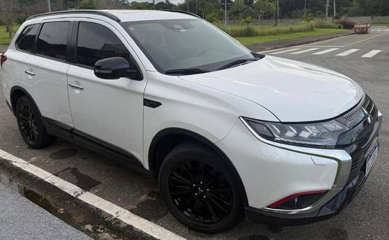 MITSUBISHI OUTLANDER 3.0 MIVEC V6 GASOLINA HPE-S BLACK EDITION AWD AUTOMÁTICO