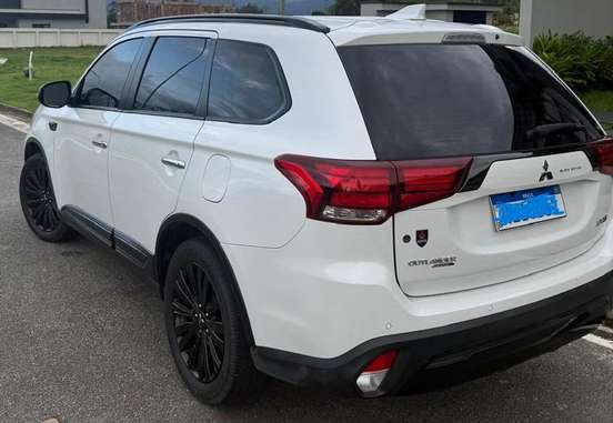 MITSUBISHI-OUTLANDER-3.0 MIVEC V6 GASOLINA HPE-S BLACK EDITION AWD AUTOMÁTICO MITSUBISHI-OUTLANDER-2021