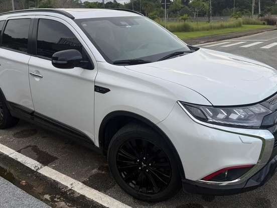 MITSUBISHI-OUTLANDER-3.0 MIVEC V6 GASOLINA HPE-S BLACK EDITION AWD AUTOMÁTICO MITSUBISHI-OUTLANDER-2021