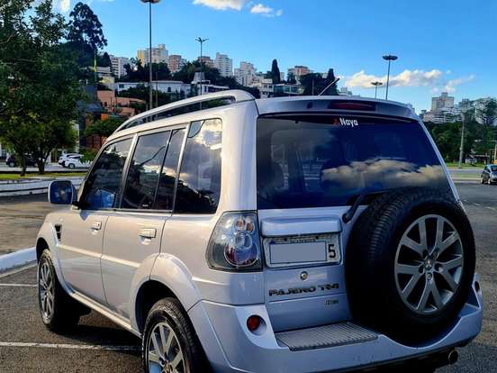 MITSUBISHI-PAJERO TR4-2.0 4X2 16V 140CV FLEX 4P AUTOMÁTICO MITSUBISHI-PAJERO TR4-2013