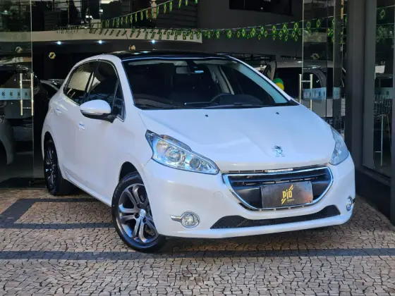 PEUGEOT 208 1.6 GRIFFE 16V FLEX 4P AUTOMÁTICO PEUGEOT 208 1.6 GRIFFE 16V FLEX 4P AUTOMÁTICO