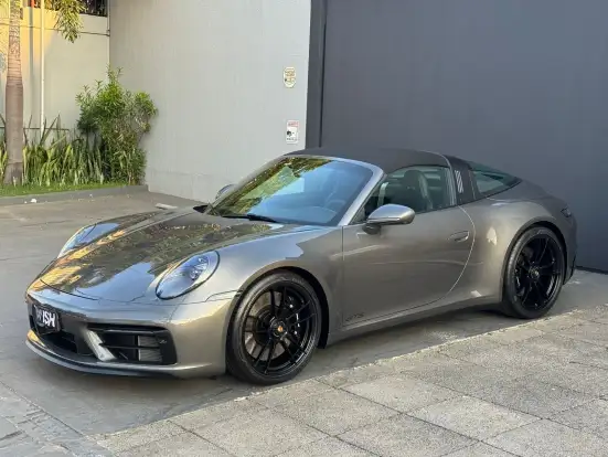 PORSCHE-911-2023