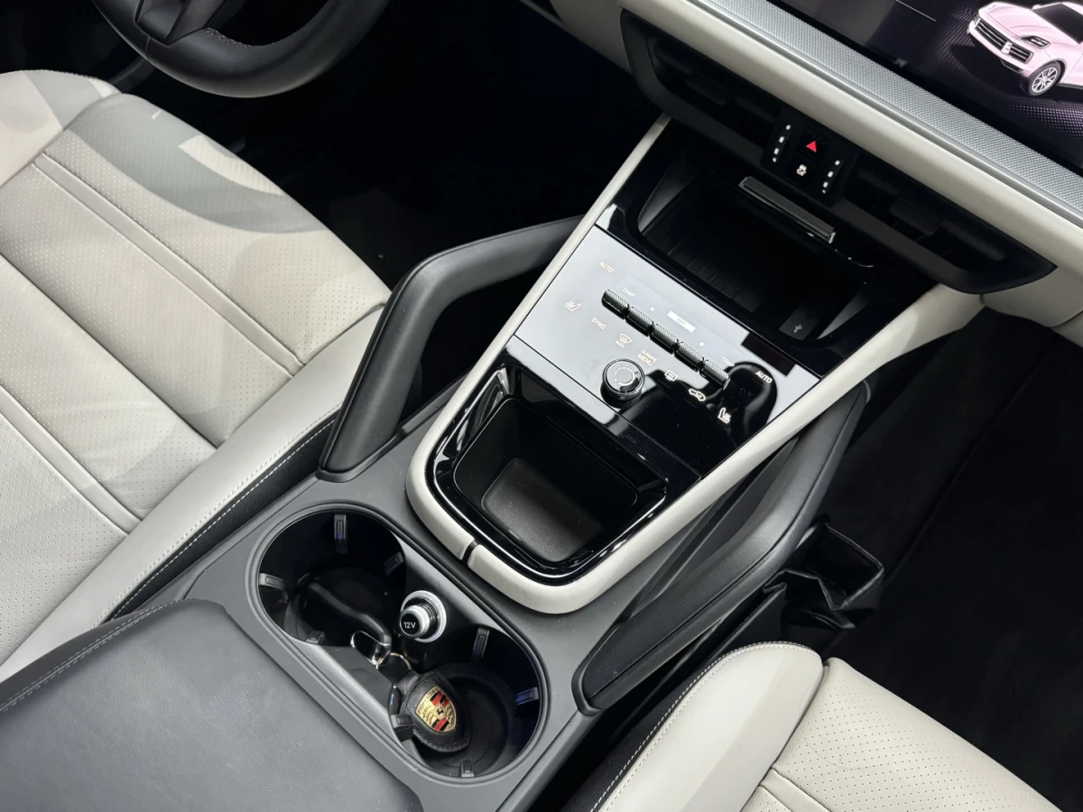 Porsche Cayenne — foto 15