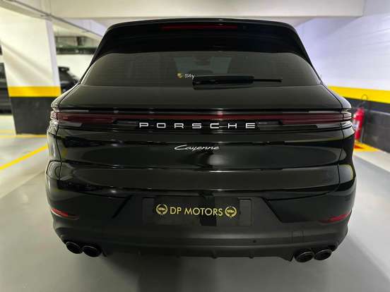 PORSCHE-CAYENNE-2025
