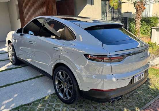 PORSCHE-CAYENNE-2022