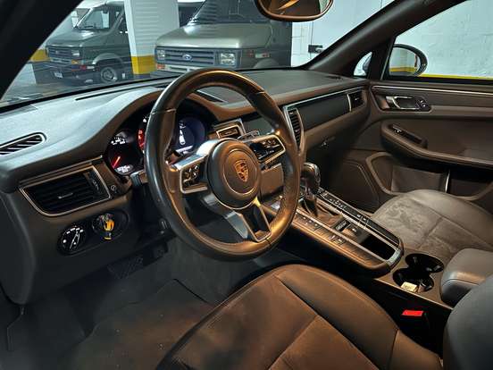 PORSCHE-MACAN-2015