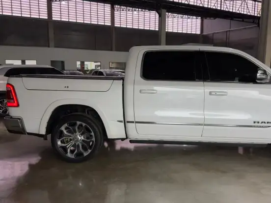 RAM-1500-5.7 V8 GASOLINA LIMITED CD 4X4 AUTOMÁTICO RAM-1500-2023