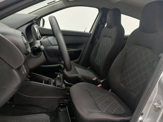 /en/city/cate-car-used-car/renault-kwid-2025-1-0-12v-sce-flex-zen-manual-49292848872358912/-16
