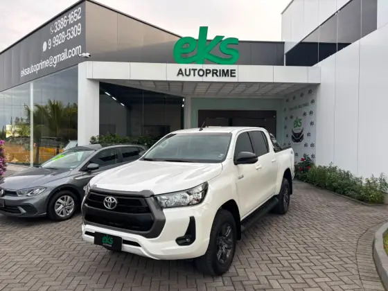TOYOTA HILUX 2.8 D-4D TURBO DIESEL CD SR 4X4 AUTOMÁTICO