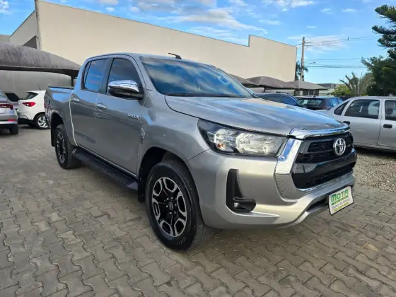 TOYOTA HILUX 2.8 D-4D TURBO DIESEL CD SRV 4X4 AUTOMÁTICO TOYOTA HILUX 2.8 D-4D TURBO DIESEL CD SRV 4X4 AUTOMÁTICO