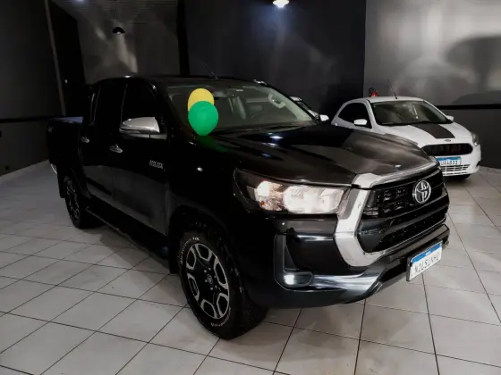 TOYOTA HILUX 2.8 D-4D TURBO DIESEL CD SRV 4X4 AUTOMÁTICO TOYOTA HILUX 2.8 D-4D TURBO DIESEL CD SRV 4X4 AUTOMÁTICO