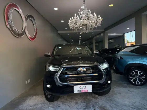 TOYOTA HILUX 2.8 D-4D TURBO DIESEL CD SRX 4X4 AUTOMÁTICO TOYOTA HILUX 2.8 D-4D TURBO DIESEL CD SRX 4X4 AUTOMÁTICO