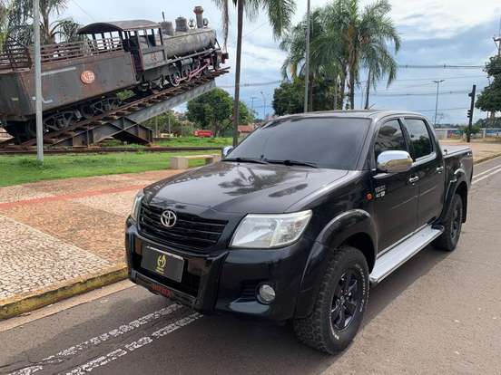 TOYOTA-HILUX-2013
