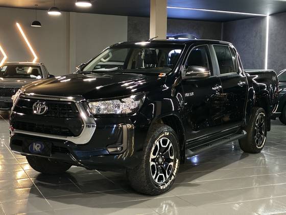 TOYOTA HILUX 2.8 D-4D TURBO DIESEL CD SRV 4X4 AUTOMÁTICO