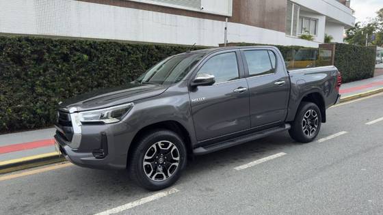 TOYOTA HILUX 2.8 D-4D TURBO DIESEL CD SRX LIMITED 4X4 AUTOMÁTICO